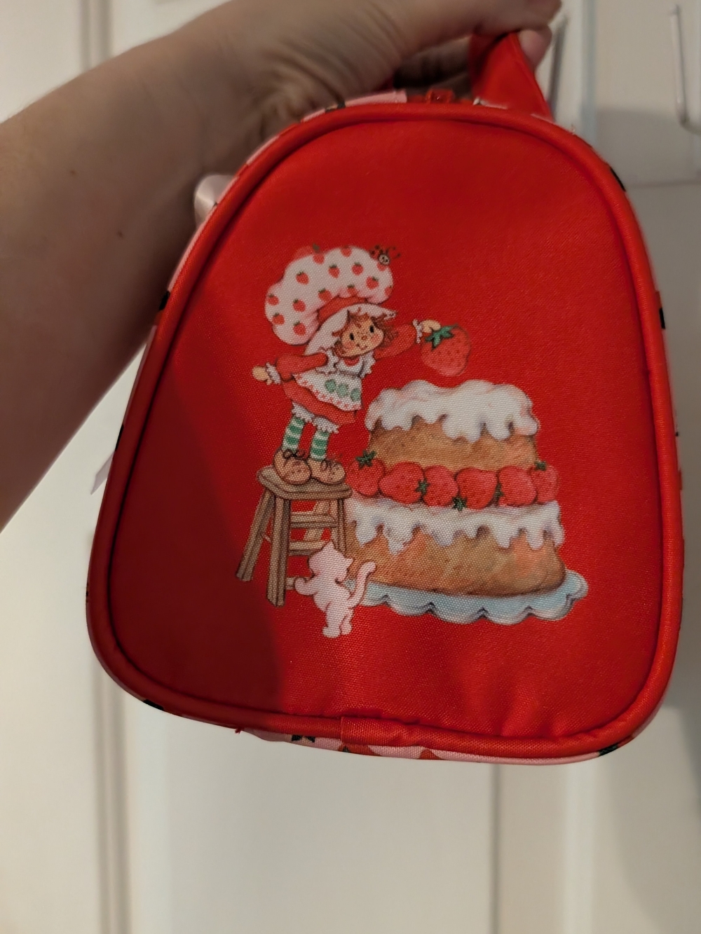 Strawberry Shortcake SMALL Pink Cosmetic Bag with Red Handles - Picture 2 of 6